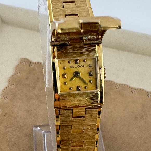 Vintage Bulova Flip or Peak-a-Boo Manual Windup Swiss 17 Jewel Swiss Watch - Picture 1 of 9